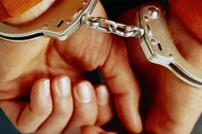 Сотрудники ялтинской полиции задержали подозреваемого в лучше мобильного телефона