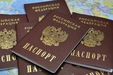 Сотрудник УФМС Крыма незаконно выдал 96 паспортов иностранцам