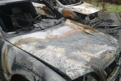 В Ялте под сгоревшие автомобили клали взрывпакеты