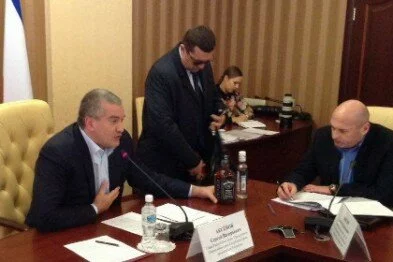Глава Крыма во время заседания отправил помощника за паленой водкой