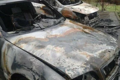 Как выглядят сожженные в Ялте авто. В Сети появилось видео уничтоженной машины