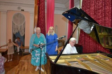 В Гаспринском санатории «Родина» прошел благотворительный концерт заслуженного артиста РФ Николая Дик фон Ференбаха