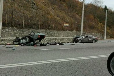 В аварии на Ялтинской трассе погибли два человека
